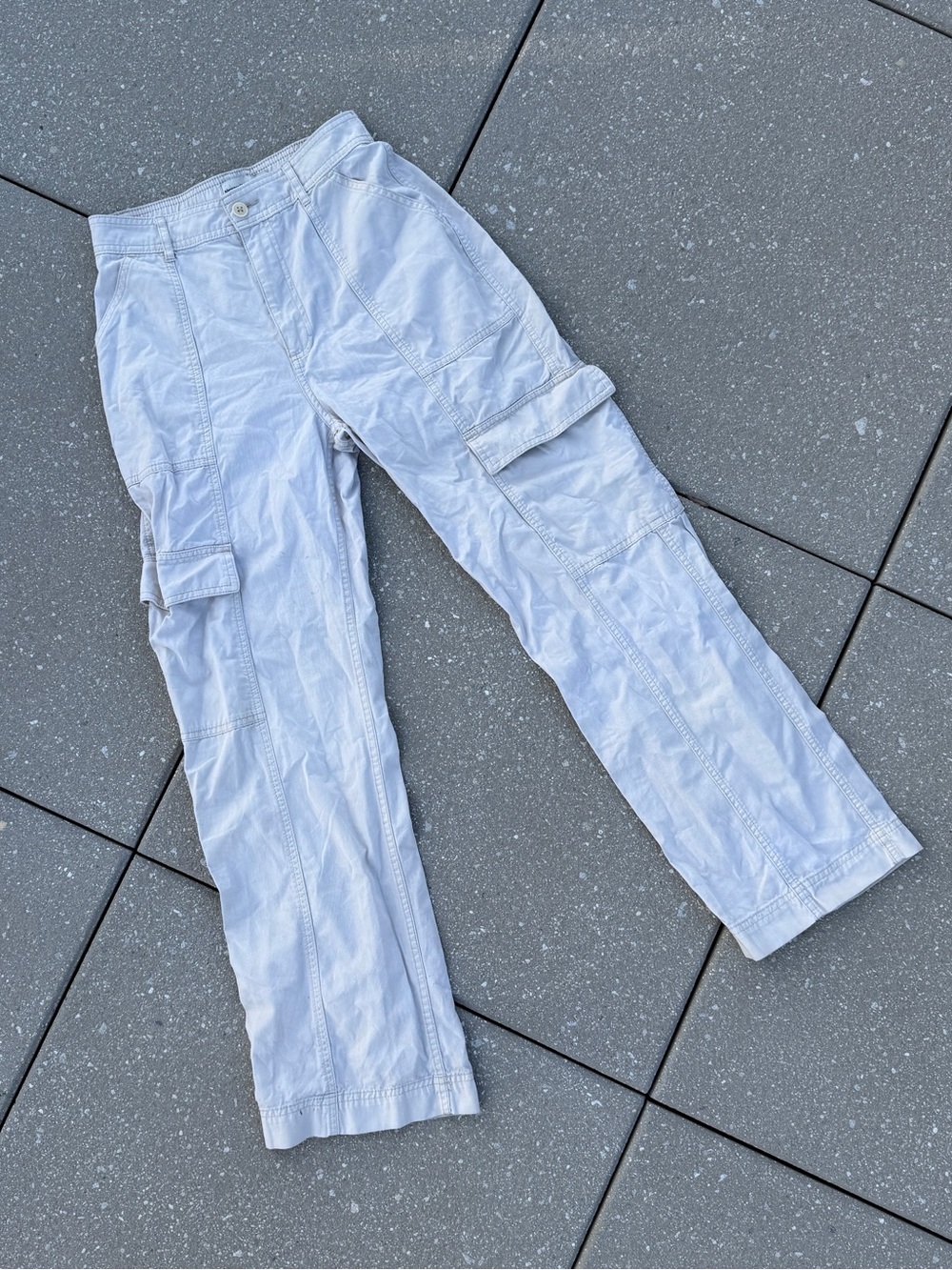 Cream Abercrombie and Fitch Women’s Cargo Pants